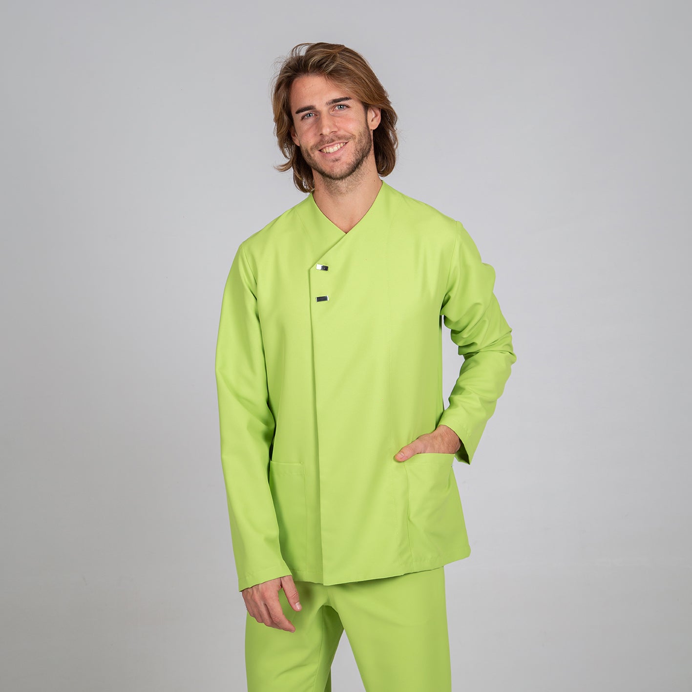 CHAQUETA MICROFIBRA SANIDAD CON BOTONES